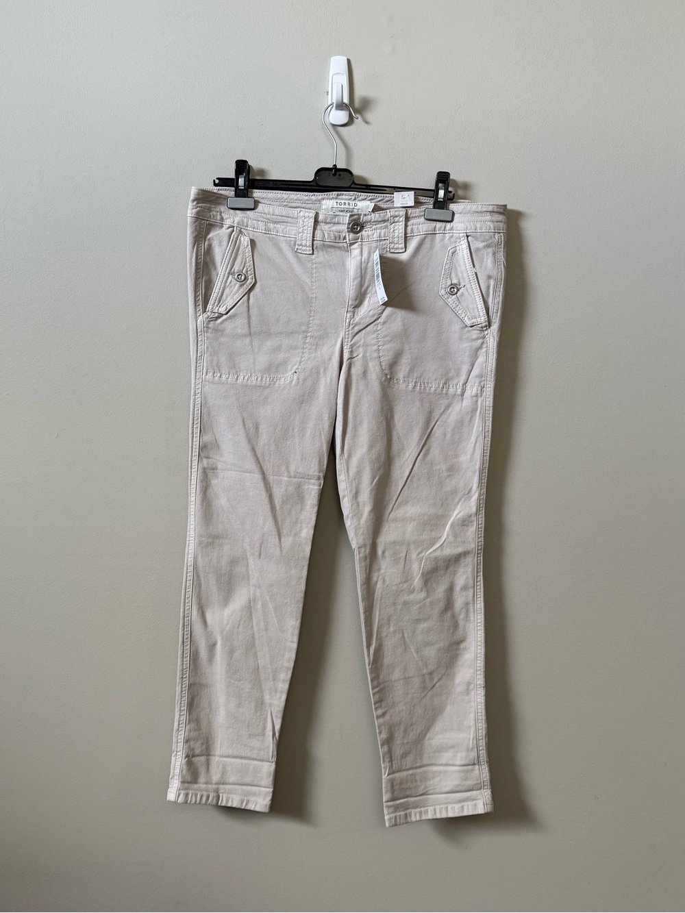 Torrid (NWT) light grey military crop cargo pants